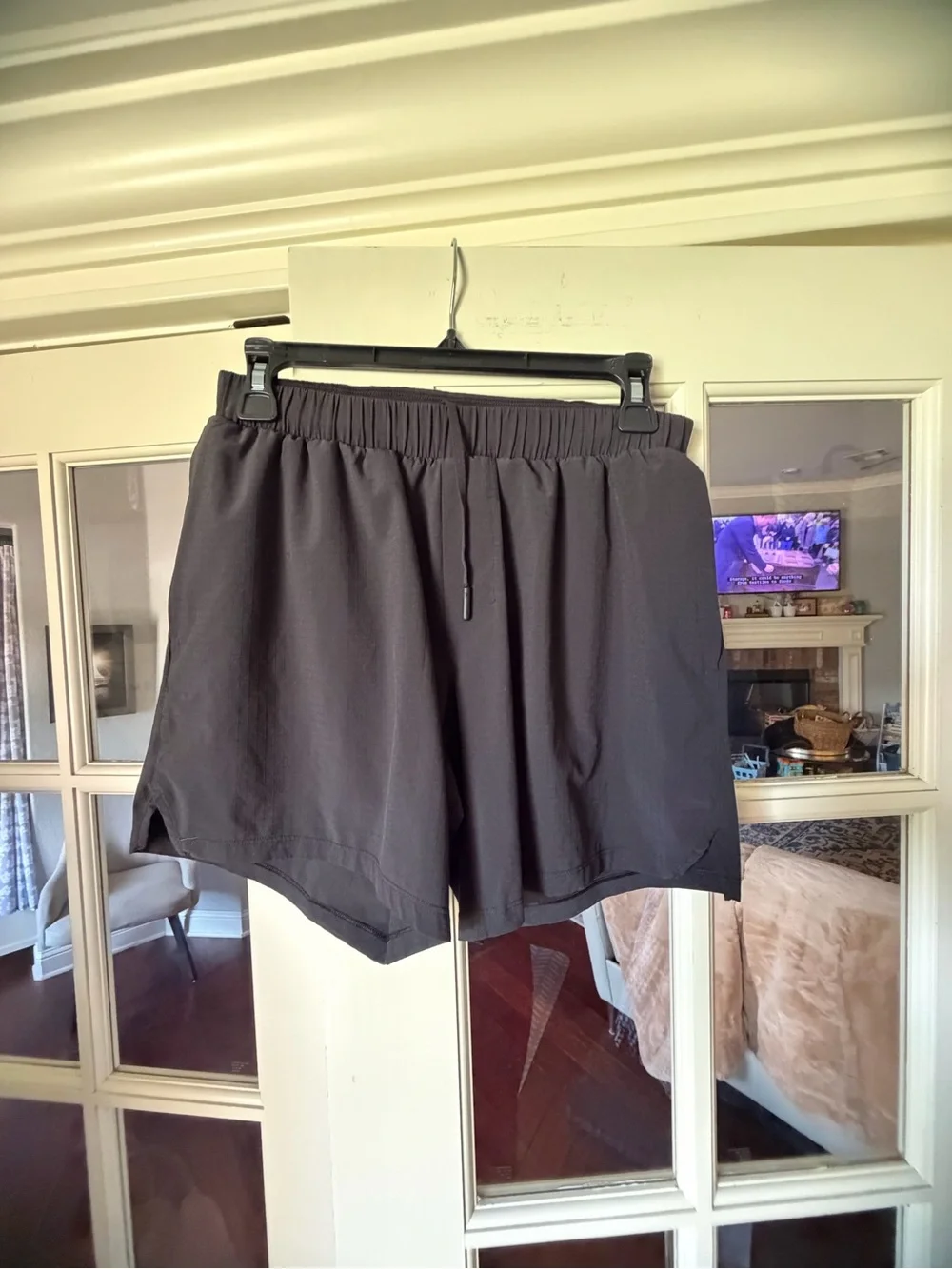 lululemon Women’s Black Lined Running Shorts Drawstring Zip Pocket Size 6/8